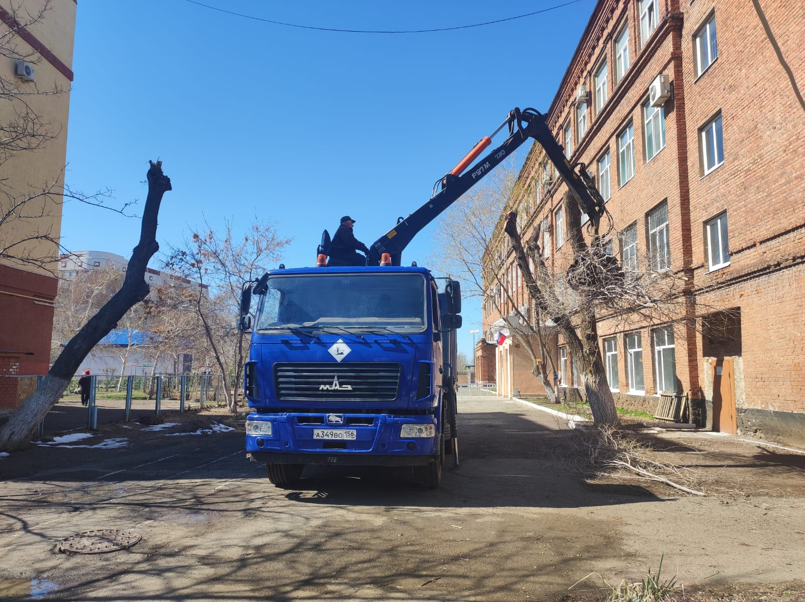 Благодарность Местному отделению Партии «Единая Россия» за благоустройство территории школы.